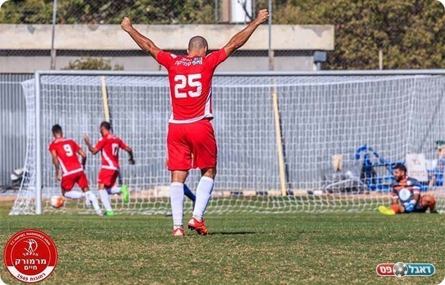 עוז יפרח חוגג מאחור (יוסי סוריק)